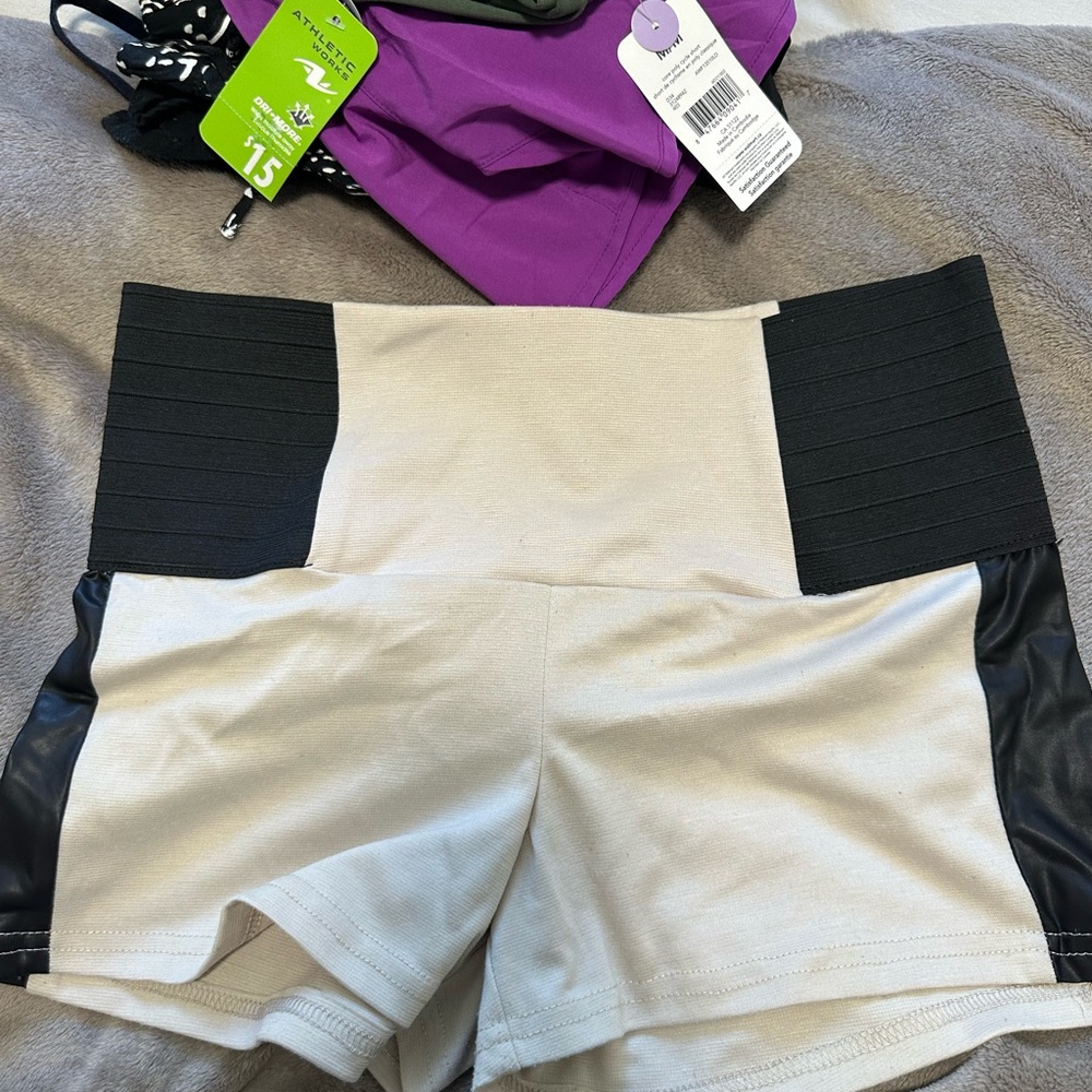 Shorts - Picture 2 of 11